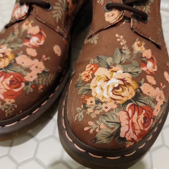 Dr Martins Victorian Floral Boots 11 - Picture 9 of 9